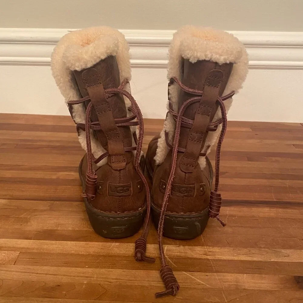 UGG Akadia Brown Leather Sheepskin Boots Women's Size 7